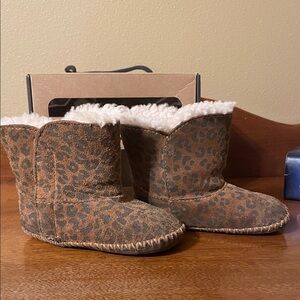 UGG Kids Leopard Print Slippers with Faux Fur